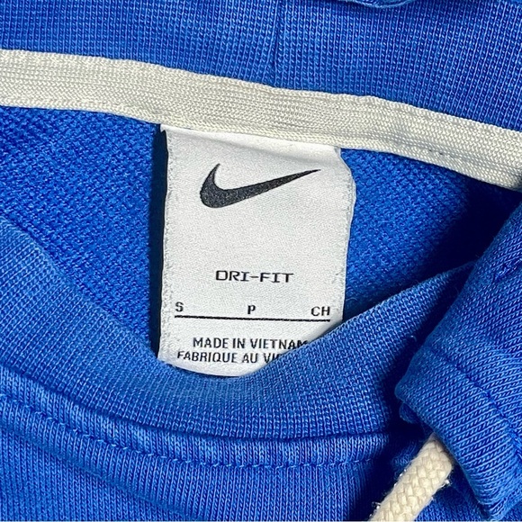 Nike Men's Blue Hoodie Sweater with extra zipper pocket - Picture 10 of 11